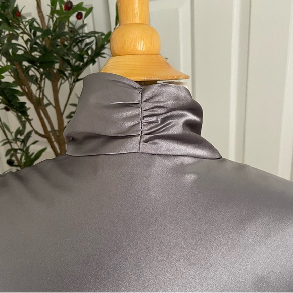 NINE WEST Silver Gray Sleeveless Blouse that Ties in Front - Picture 5 of 9